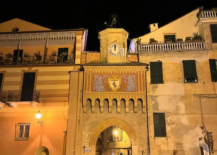 Casa Di Eddie A Finalborgo * פינאלה ליגורה